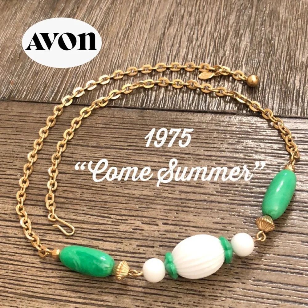 1975 Avon “Come Summer” Green White Bead Necklace